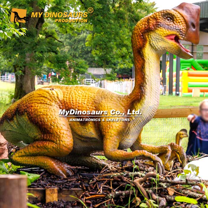 Oviraptor-and-baby-in-Eggs-1